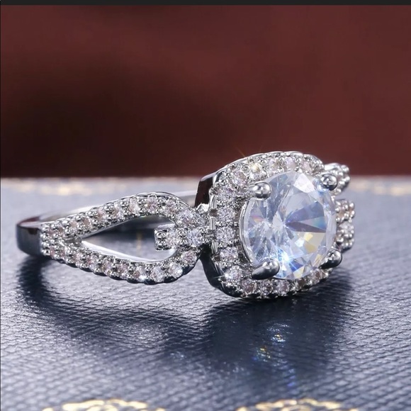 New Women’s 935 Silver Diamond Beautiful Ring - Picture 4 of 8